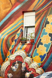 09PXE_512-Mural pintado en la fachada de una vivienda. Vitoria, 