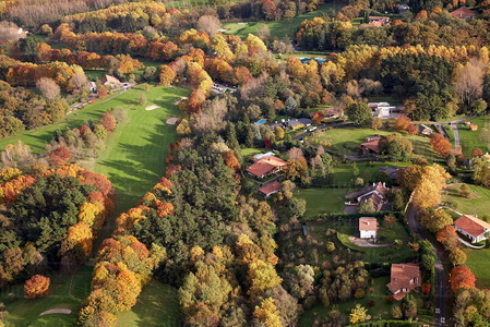09PXE_580-Vista aérea de caseríos en otoño. Hondarribia, Gipu