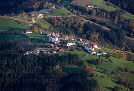 09PXE_601-Vista aérea de Orendáin, Gipuzkoa, Euskadi