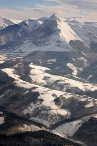 09PXE_668-Vista aérea con nieve del Monte Txindoki. Sierra de A
