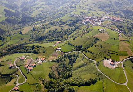 09PXE_785-Vista aérea del pueblo de Aia, Gipuzkoa, Euskadi