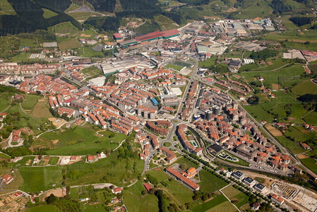 09PXE_821-Vista aérea de Azpeitia, Gipuzkoa, Euskadi