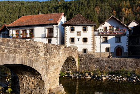 011FJG_0308-Puente Medieval. Río Aduña. Ochagavía, Navarra, E