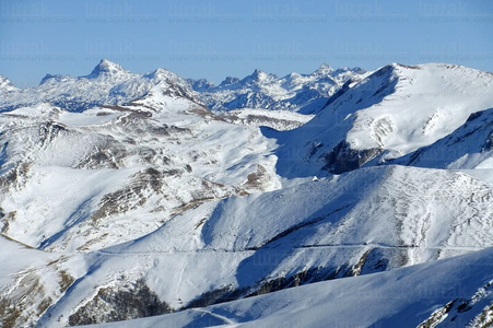 011RT_001-Los Pirineos desde la cumbre del Monte Orhi.