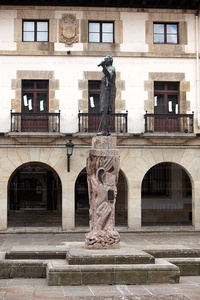 012MDR_0330-Plaza de los Fueros. Gernika, Bizkaia, Euskadi