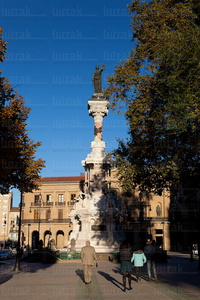 013FJG_039-Monumento a los fueros de Navarra, Pamplona, Navarra
