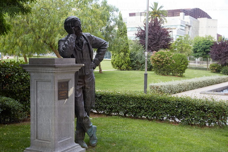 013PXE_591-Escultura de Giuseppe Verdi. Parque de Doña Casilda.