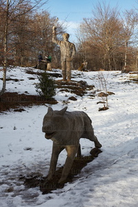 09143-Monumento a la caza del lobo. Monte Santiago. Sierra Salba