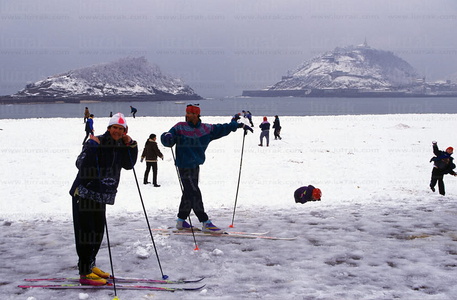 00002-Esquiadores de fondo, Playa de Ondarreta. San Sebastian, G