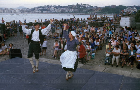 00080-Bailes-Vascos-Peine-Viento-San-Bastián-Euskadi