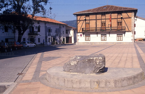 00524-Piedra-Plaza-Altzo-Gipuzkoa-Euskadi
