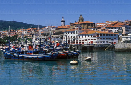 00894-Barcos-Pesqueros-Puerto-Bermeo-Bizkaia-Euskadi