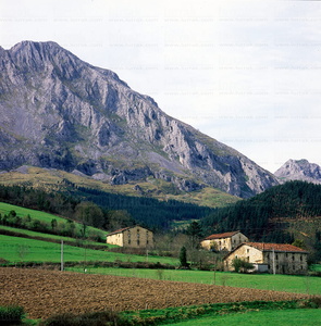 10018-Paisaje-Valle-Atxondo-Axpe-Bizkaia-Eusjkadi