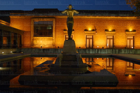02022-Noche-Exterior-Museo-Bellas-Artes-Bilbao-Euskadi