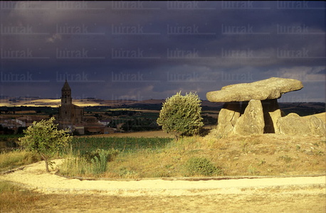 02188-Dolmen de la Chabola de la Hechicera, Elvillar, Alava, Eus