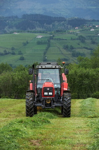 03365-Tractor-Empacando-Feria-Agrícola-Abaltzisketa-Gipuzkoa-Eu