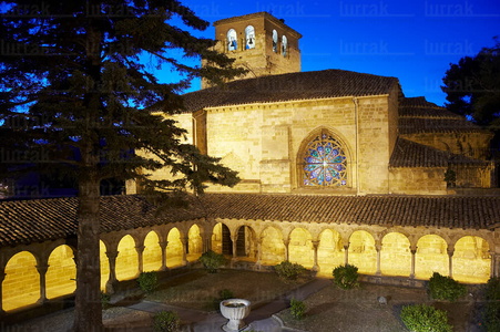 03789-Atardecer-Iglesia-San-Pedro-De-La-Rúa-Estella-Navarra