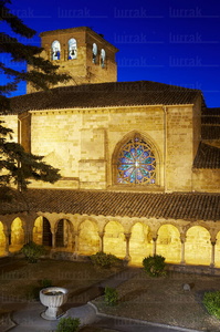 03792-Anochece-Iglesia-San-Pedro-De-La-Rúa-Estella-Navarra