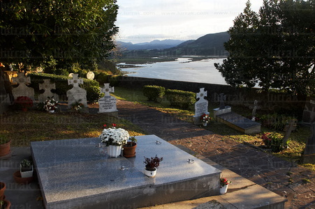 04080-Lápida-Cementerio-Pedernales-Bizkaia-Euskadi