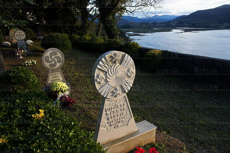 04081-Estelas-Cementerio-Pedernales-Bizkaia-Euskadi