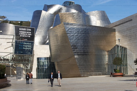 04101-Fachada-Museo-Guggenheim-Bilbao-Bizkaia-Euskadi