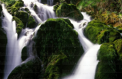 04199-Cascadas de La Tobería Sierra de Entzia Andoin Alava Eusk