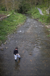 05414-Pesca en el río Urola. Legazpia, Gipuzkoa, Euskadi