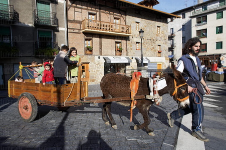 05421-Paseo en burro. Astotxo Eguna, Lazkao, Gipuzkoa, Euskadi