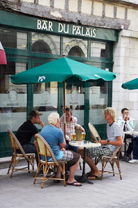 05701-Terraza del Bar du Palais. bayona, Lapurdi, Francia