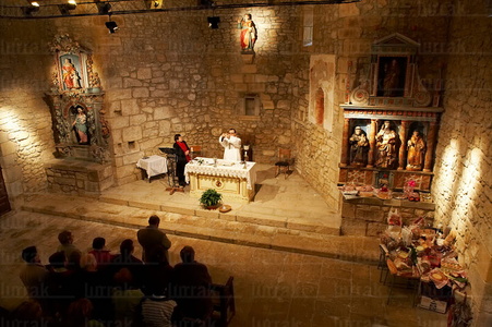 06079 -Tradiciones vascas. Misa. Iglesia de San Juan Evangelista