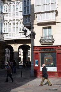 06148-Balconadas en la calle Postas. Vitoria, Alava, Euskadi
