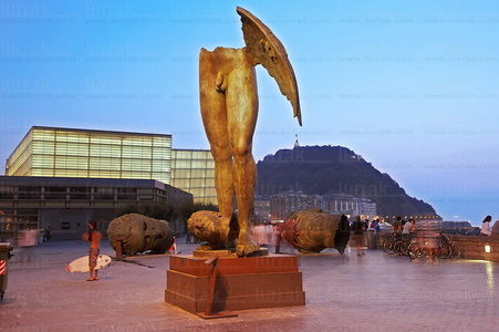 06322-Esculturas en el Paseo de la Zurriola. San Sebastián, Gip