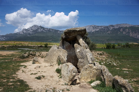 06471-Dolmen de la Chabola de la Hechicera, Elvillar, Alava, Eus