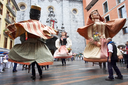 06519-Gigantes bailando. Fiestas de San Juan. Tolosa, Gipuzkoa, Euskadi