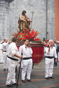 06525-Portando la imagen. Fiestas de San Juan. Tolosa, Gipuzkoa, Euskadi