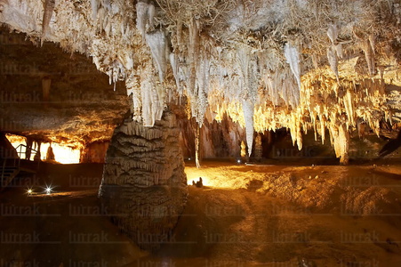 06700-Cueva de Pozalagua. Karrantza, Alava, Euskadi