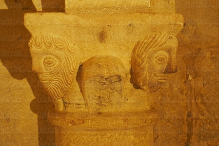 07066-Capiteles. Cripta románica del siglo XII. Iglesia de San 