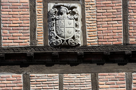 8139-Escudo Nobiliario en una Fachada. Etxalar, Navarra